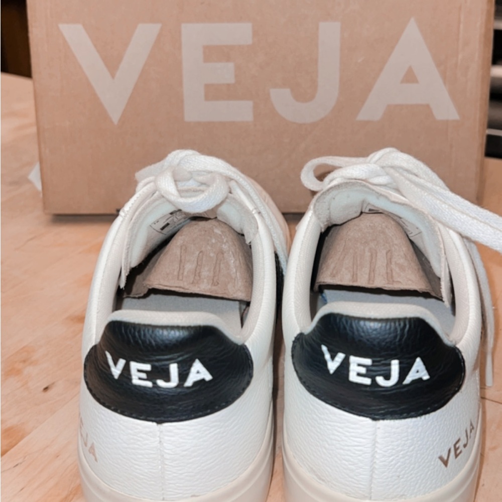 Veja White and Black Women's Sneakers size9 - Picture 5 of 9